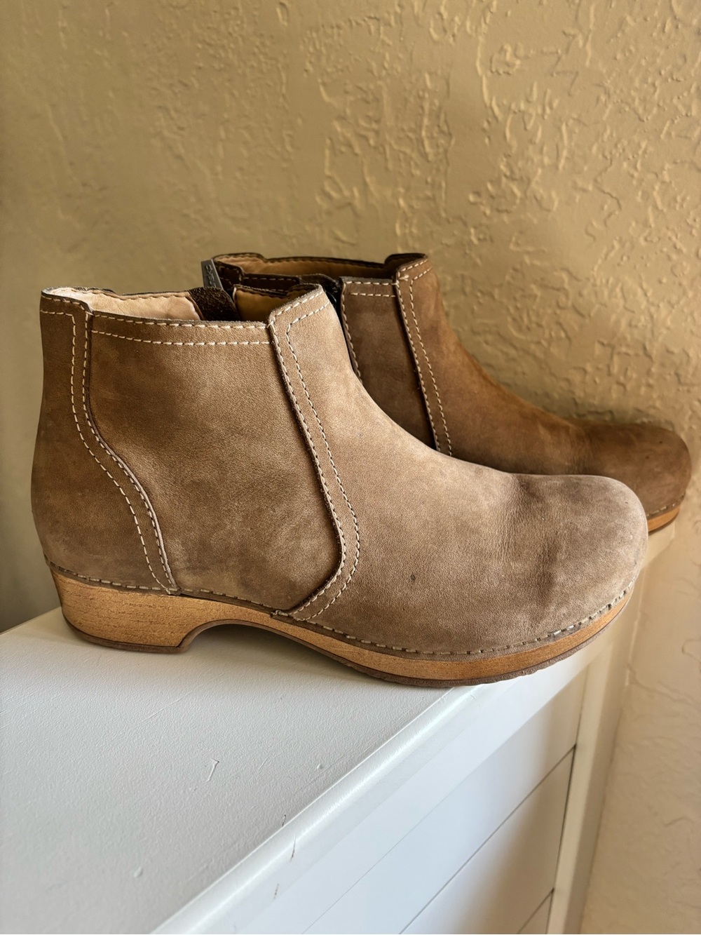 DANSKO Women's Tan Nubuck Leather 'Barbara' Ankle Boots Size 40 US 9.5/10 - Picture 3 of 16